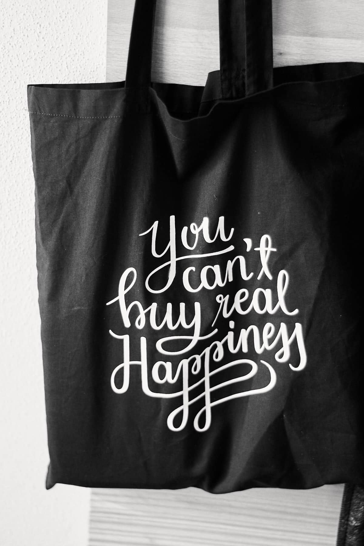 You can’t buy real Happiness – Lettering Tragetasche Michael Leonhartsberger