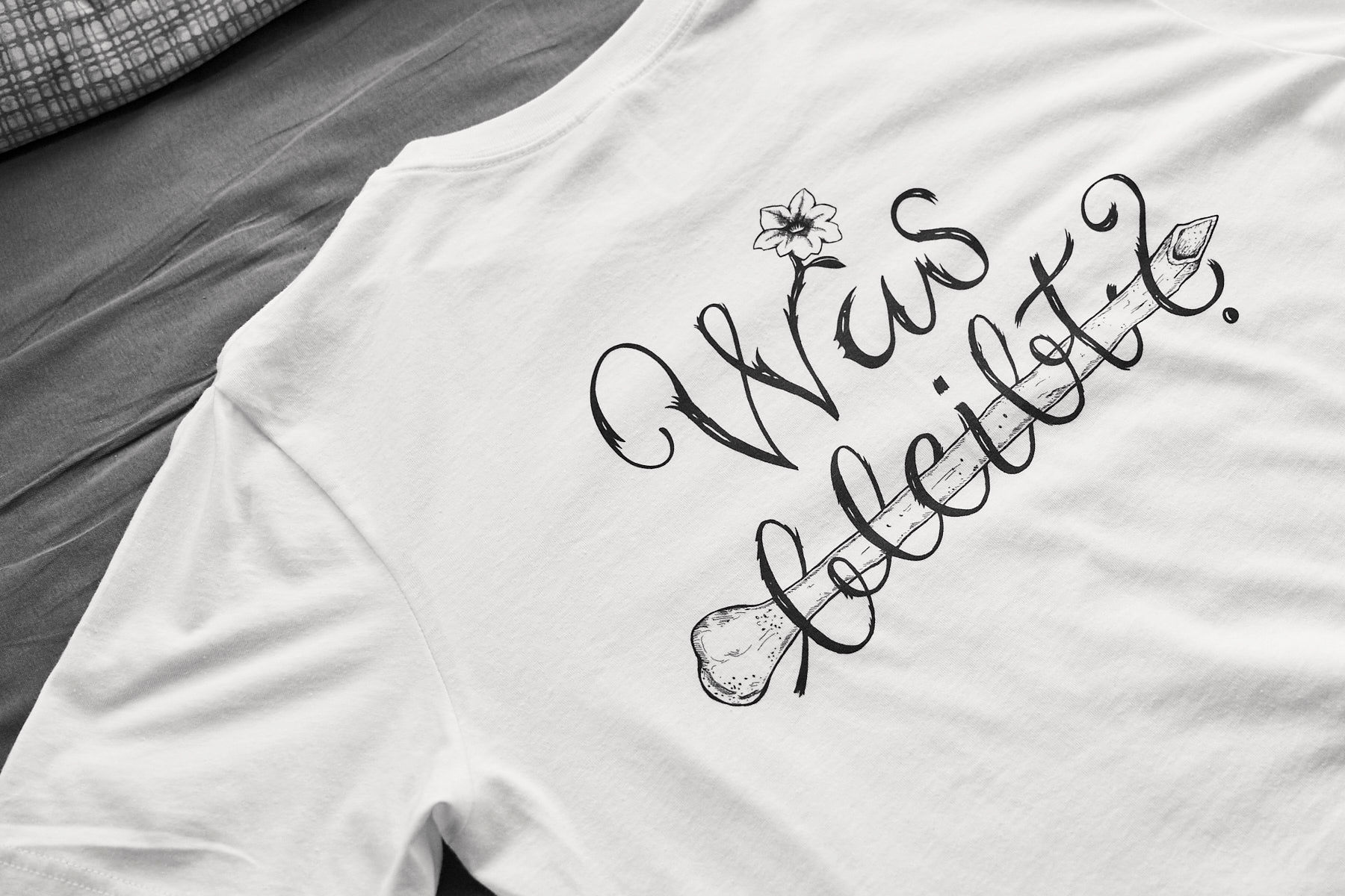 Was bleibt? Lettering T-Shirt Michael Leonhartsberger